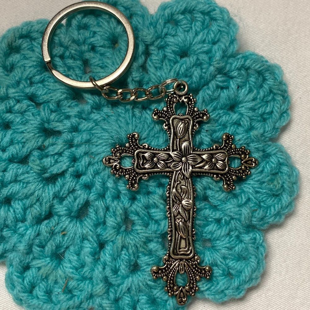 Cross Keychain Unisex Silvertone Floral Filigree Faith Religious Gothic 3" New